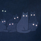 Reflecting cat eyes | Tote Bag with hand screen printed illustration of a bunch of cat silhouettes in the dark who's eyes are glowing