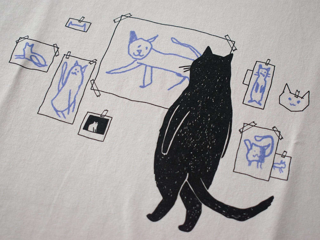 Cat gallery t-shirt | Hand screen printed on beige organic cotton tee with black and blue illustration of a cat judging his own art