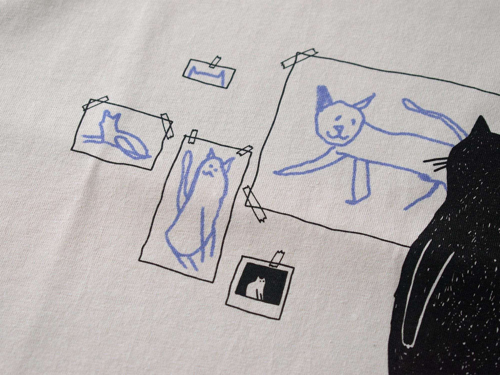 Cat gallery t-shirt | Hand screen printed on beige organic cotton tee with black and blue illustration of a cat judging his own art