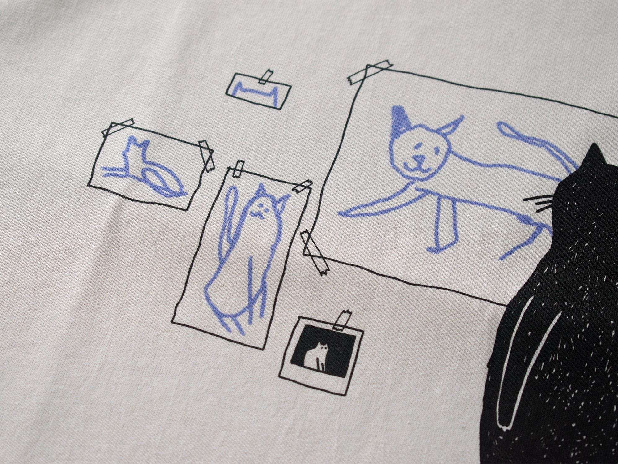 Cat gallery t-shirt | Hand screen printed on beige organic cotton tee with black and blue illustration of a cat judging his own art