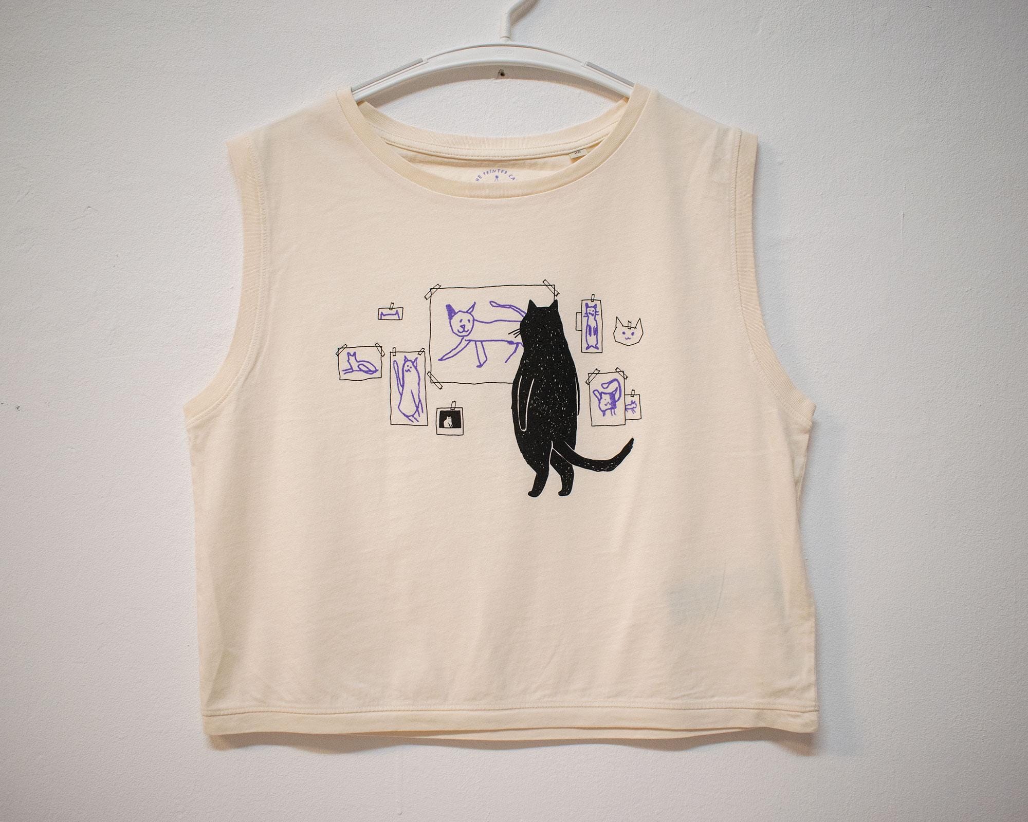Cat gallery top | Hand screen printed on ecru organic cotton sleevless cropped top with black and blue illustration of a cat judging cat art