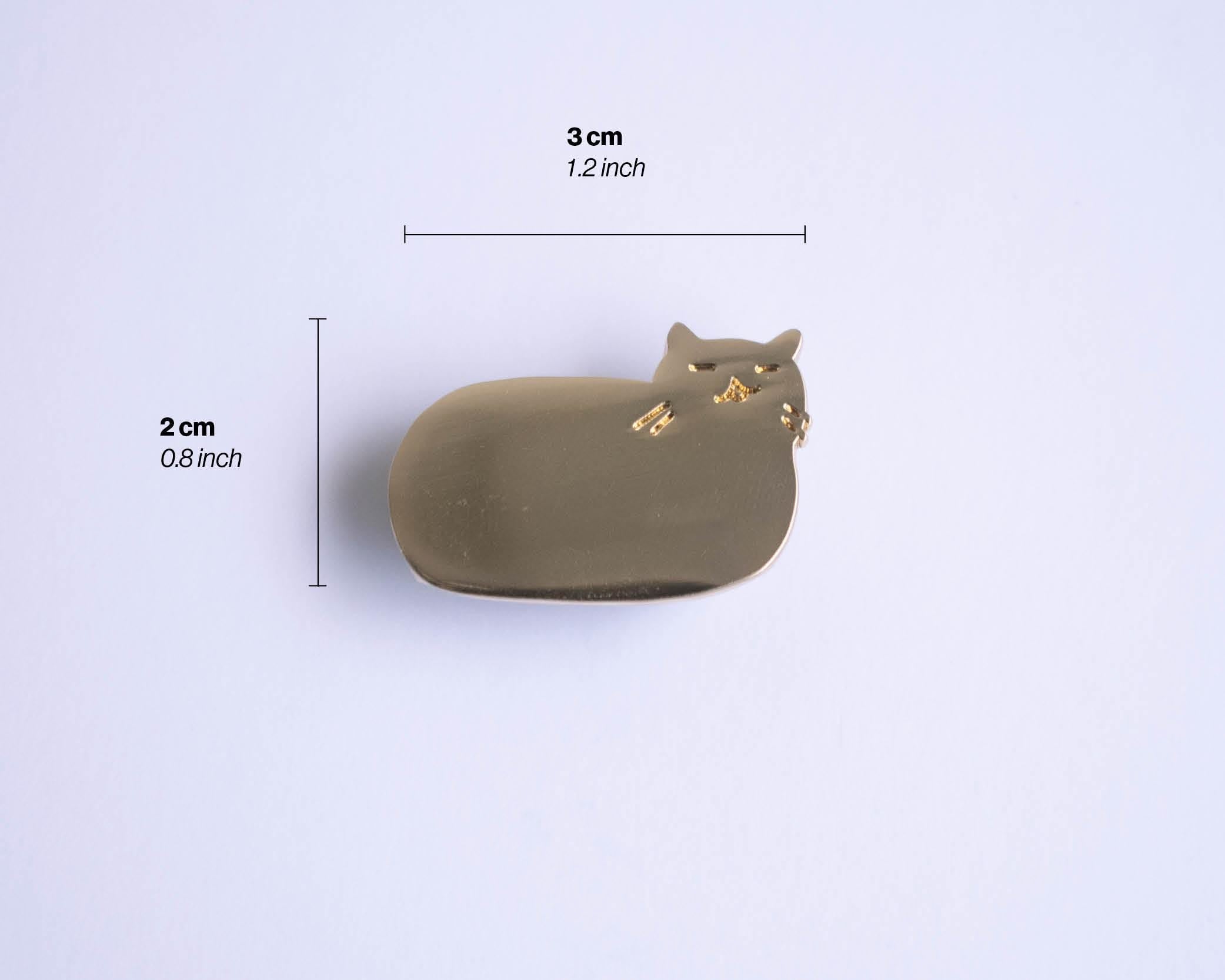 Golden Cat Loaf Enamel Pin | Gold plated brooch with a cat sitting as loaf