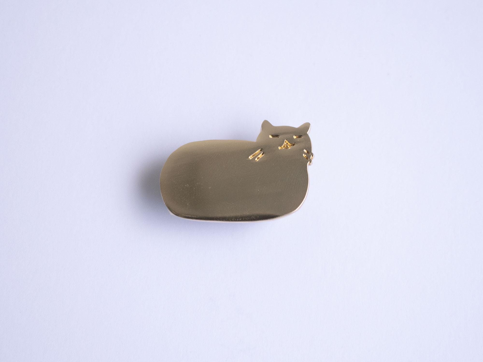 Golden Cat Loaf Enamel Pin | Gold plated brooch with a cat sitting as loaf